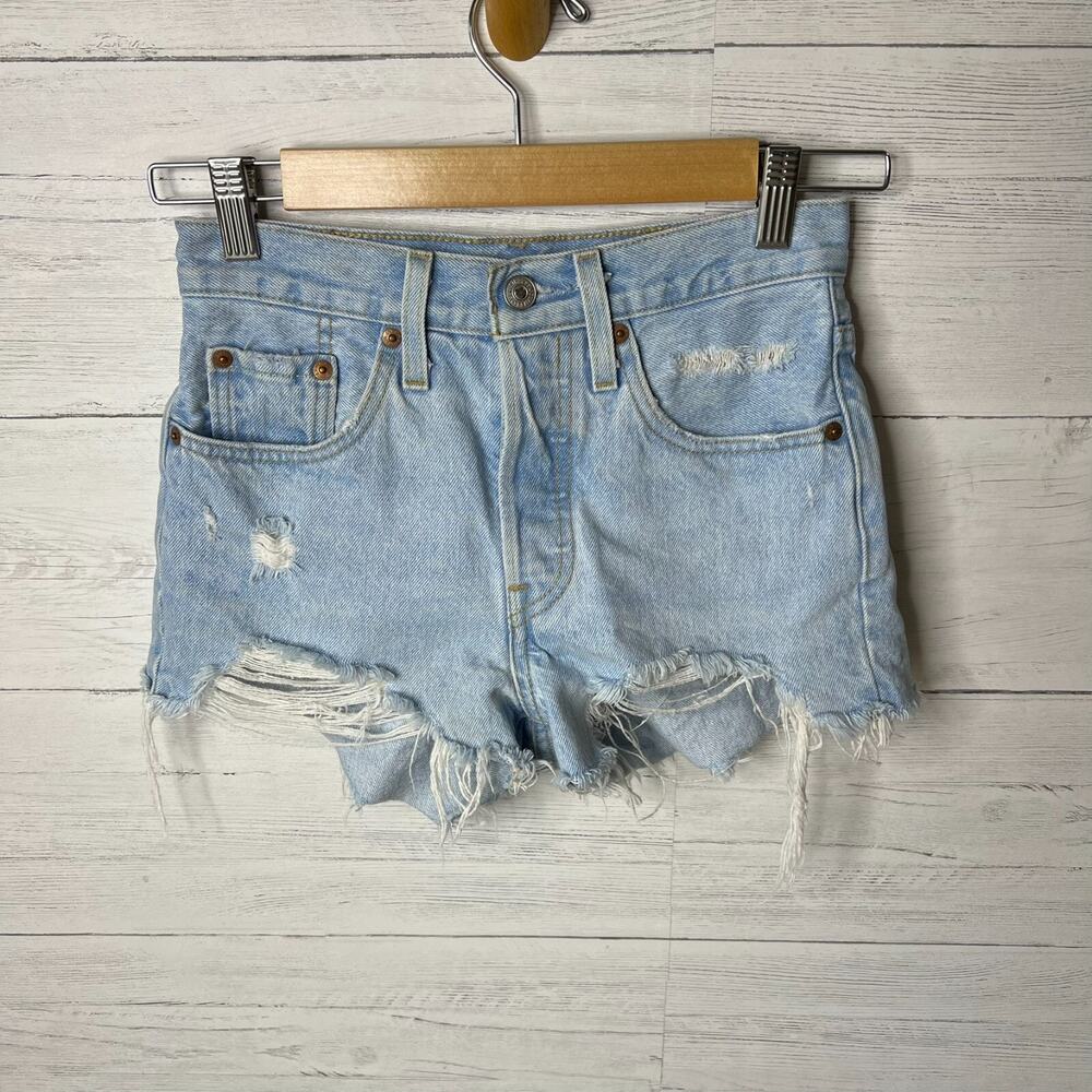 Levis Shorts Womens Size W24 Light Washed Button Fly Cut Off 100% Cotton Summer - Picture 3 of 16